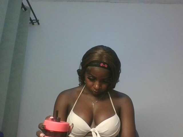 Sexykitten1 live cam on BongaCams