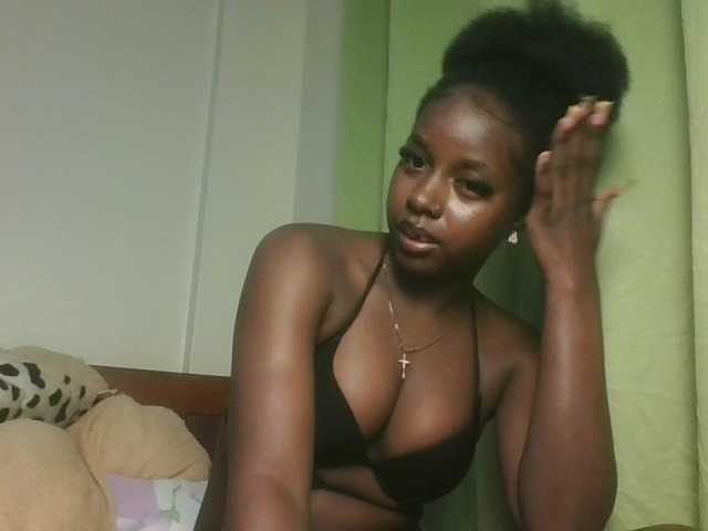 Sexykitten1 live cam on BongaCams