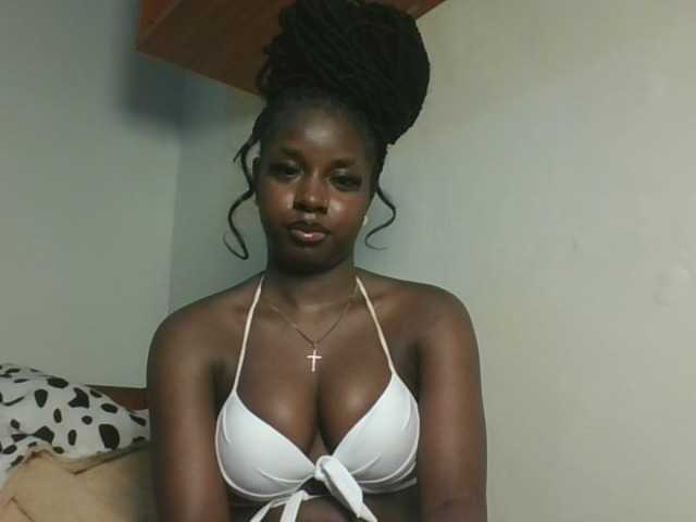 Sexykitten1 live cam on BongaCams