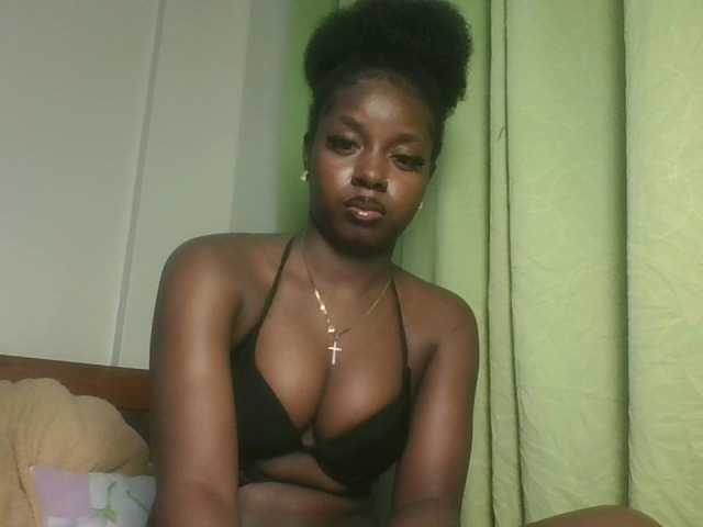 Sexykitten1 live cam on BongaCams