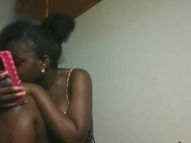 Sexykitten1 live cam on BongaCams