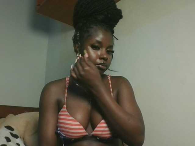 Sexykitten1 live cam on BongaCams