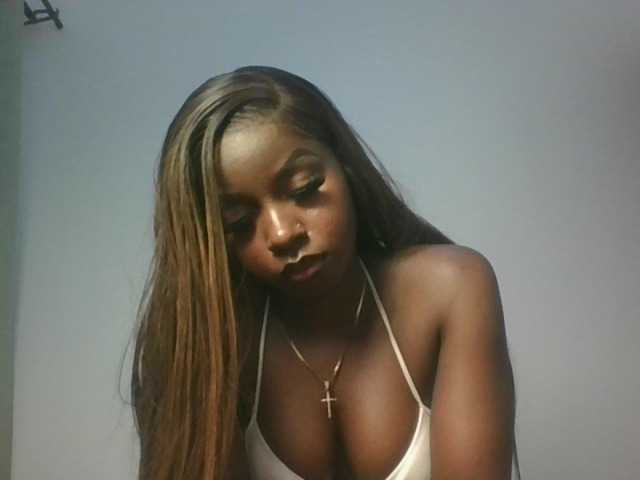 Sexykitten1 live cam on BongaCams