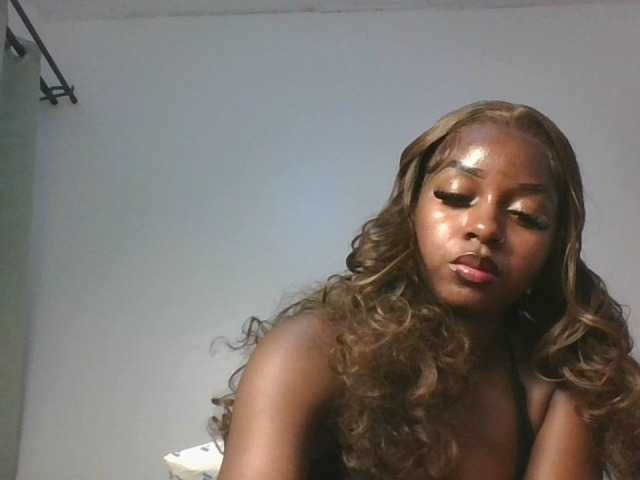 Sexykitten1 live cam on BongaCams