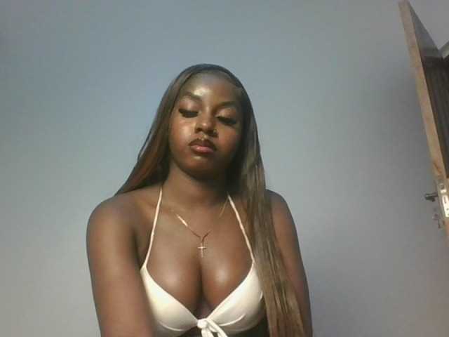 Sexykitten1 live cam on BongaCams