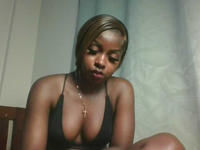 Sexykitten1 live cam on BongaCams