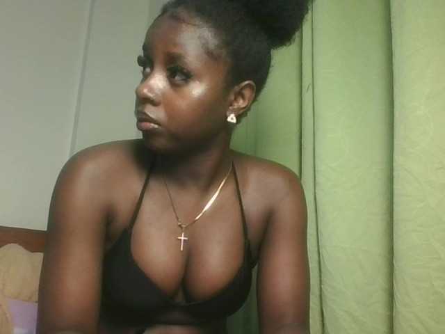 Sexykitten1 live cam on BongaCams