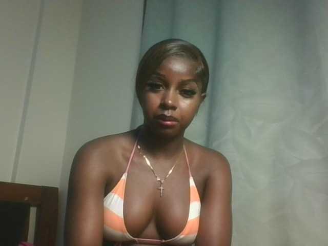 Sexykitten1 live cam on BongaCams