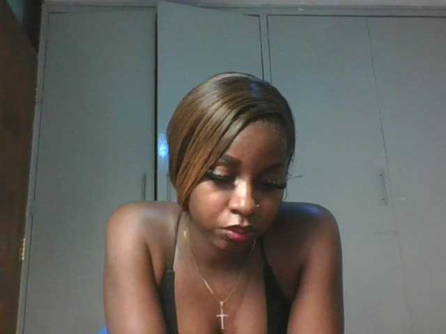Sexykitten1 live cam on BongaCams