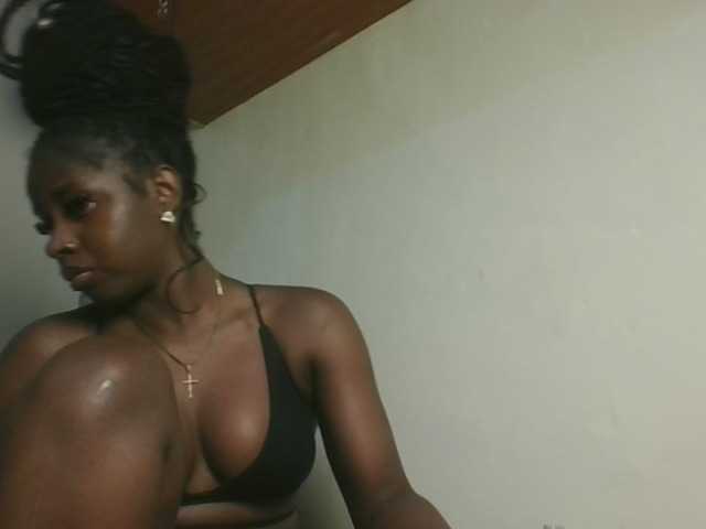 Sexykitten1 live cam on BongaCams