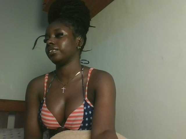Sexykitten1 live cam on BongaCams