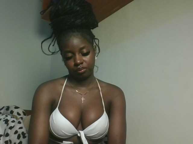 Sexykitten1 live cam on BongaCams