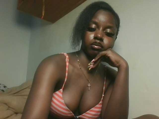 Sexykitten1 live cam on BongaCams