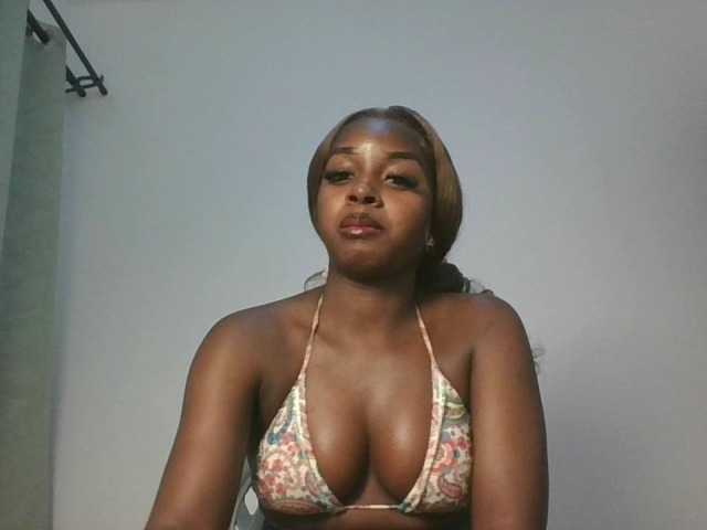 Sexykitten1 live cam on BongaCams