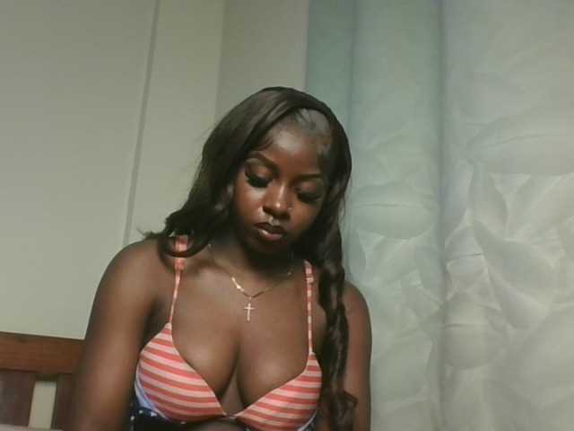 Sexykitten1 live cam on BongaCams