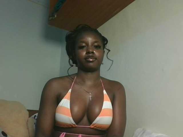 Sexykitten1 live cam on BongaCams