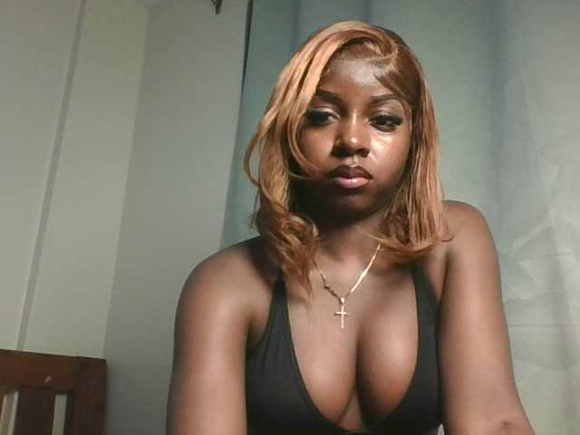 Sexykitten1 live cam on BongaCams