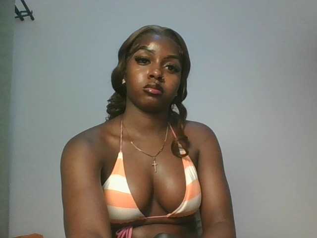Sexykitten1 live cam on BongaCams