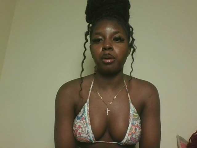 Sexykitten1 live cam on BongaCams