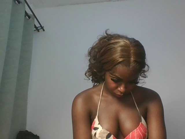 Sexykitten1 live cam on BongaCams