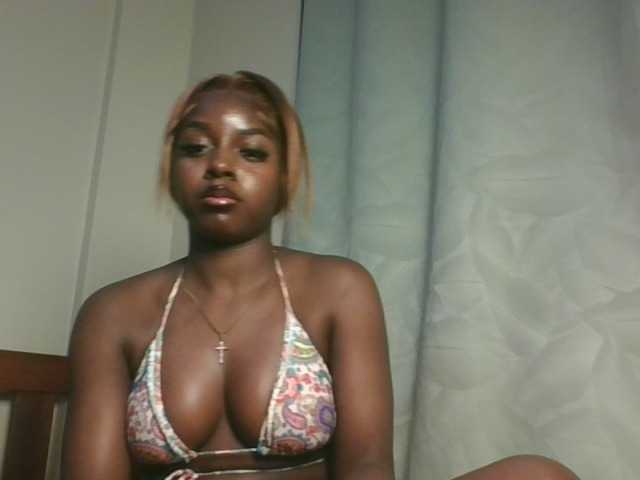 Sexykitten1 live cam on BongaCams