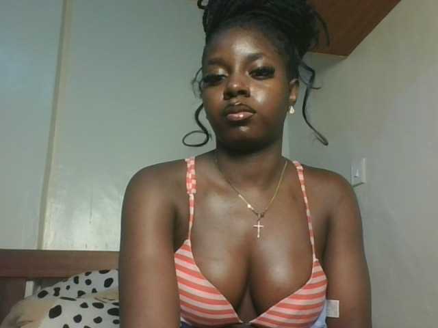 Sexykitten1 live cam on BongaCams