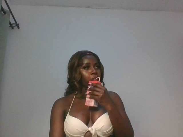 Sexykitten1 live cam on BongaCams