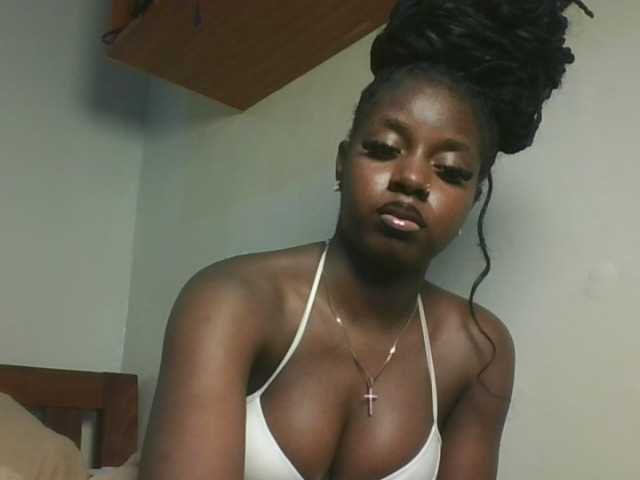 Sexykitten1 live cam on BongaCams