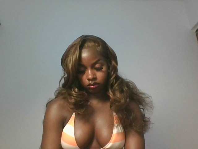 Sexykitten1 live cam on BongaCams