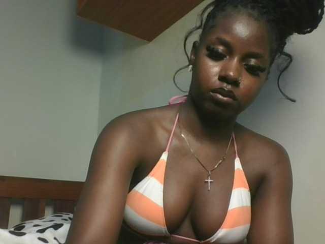 Sexykitten1 live cam on BongaCams