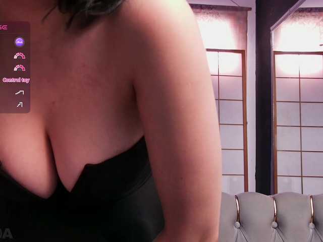 SidneyPuff live cam on BongaCams