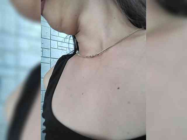 Karoline-Cherie webcam