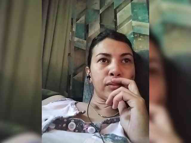 Karoline-Cherie webcam