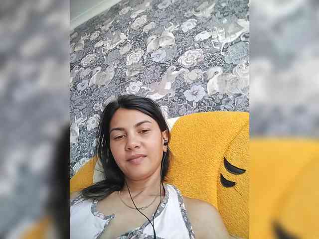 Karoline-Cherie webcam