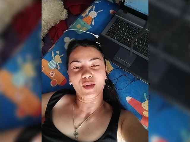 Karoline-Cherie webcam
