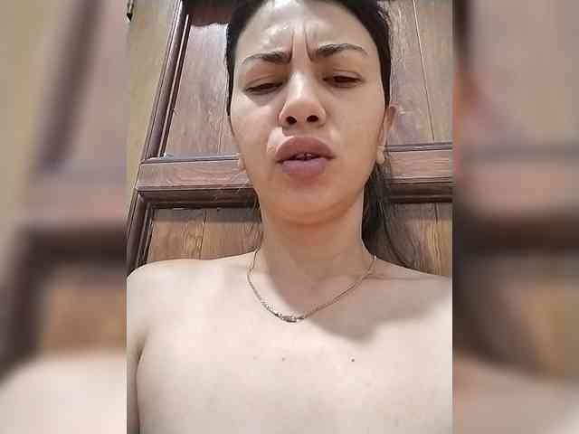 Karoline-Cherie webcam