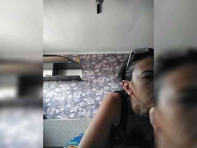 Karoline-Cherie webcam