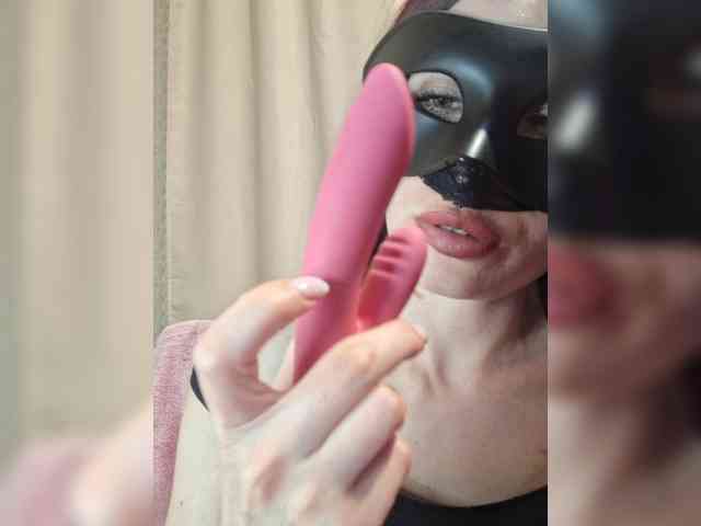 LikaFurr webcam