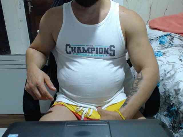 Apolloxxl Live Webcam on BongaCams