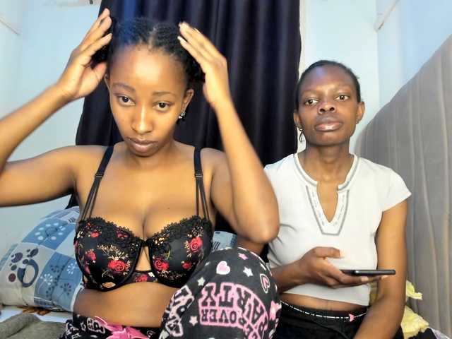 le modèle MysticCharm est en webcam porno dans un show sur le site bongacams, il possède les tags suivants: Ebony,Brunette,Trimmed