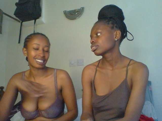 le modèle MysticCharm est en webcam porno dans un show sur le site bongacams, il possède les tags suivants: Ebony,Brunette,Trimmed