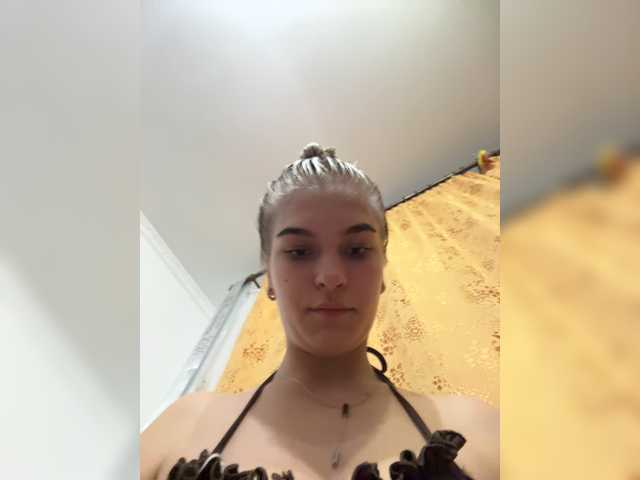 AlinaLemon live cam on BongaCams