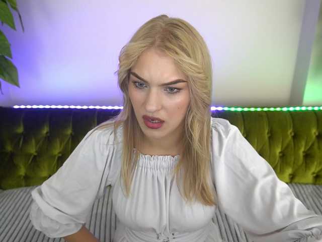 AlinaLemon live cam on BongaCams