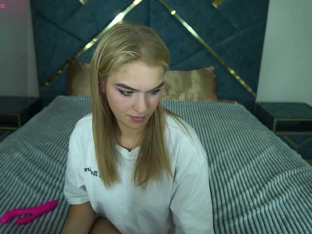 AlinaLemon live cam on BongaCams