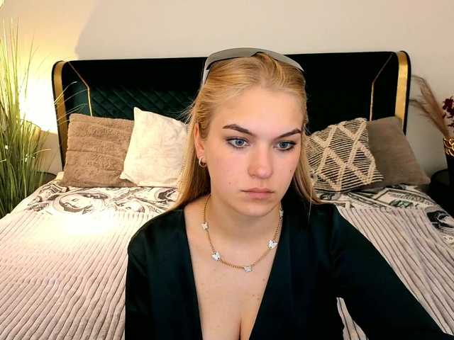 AlinaLemon's BongaCams show and profile