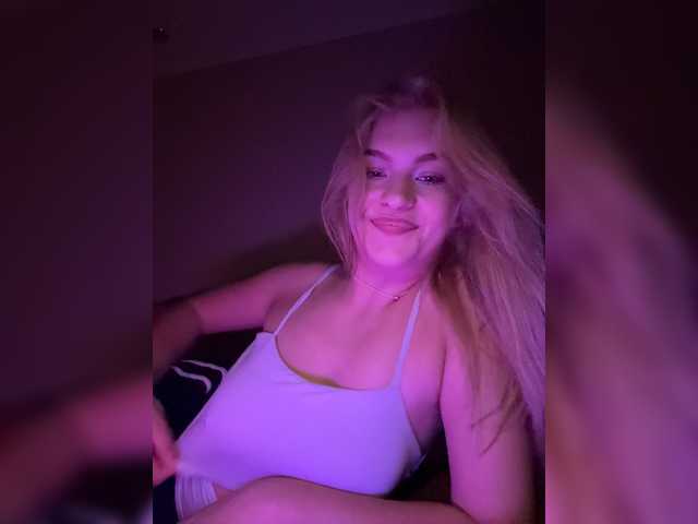 AlinaLemon live cam on BongaCams