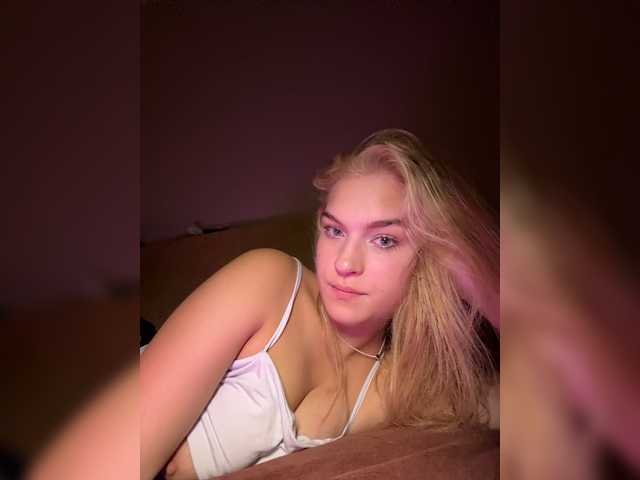 AlinaLemon live cam on BongaCams