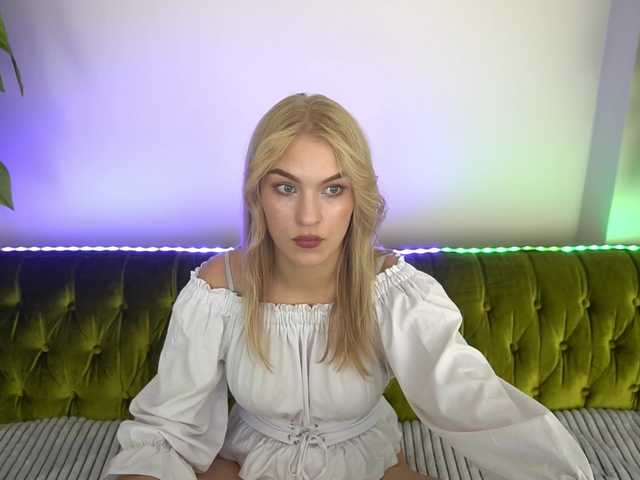 AlinaLemon live cam on BongaCams