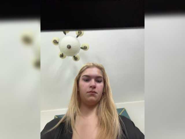AlinaLemon live cam on BongaCams