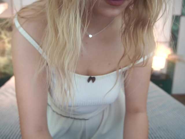 AlinaLemon live cam on BongaCams